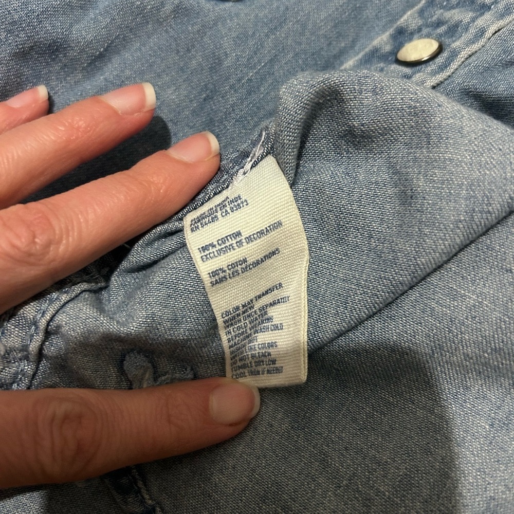 American Eagle Women’s Western 100% Cotton Denim button down shirt Size Small - Picture 6 of 6